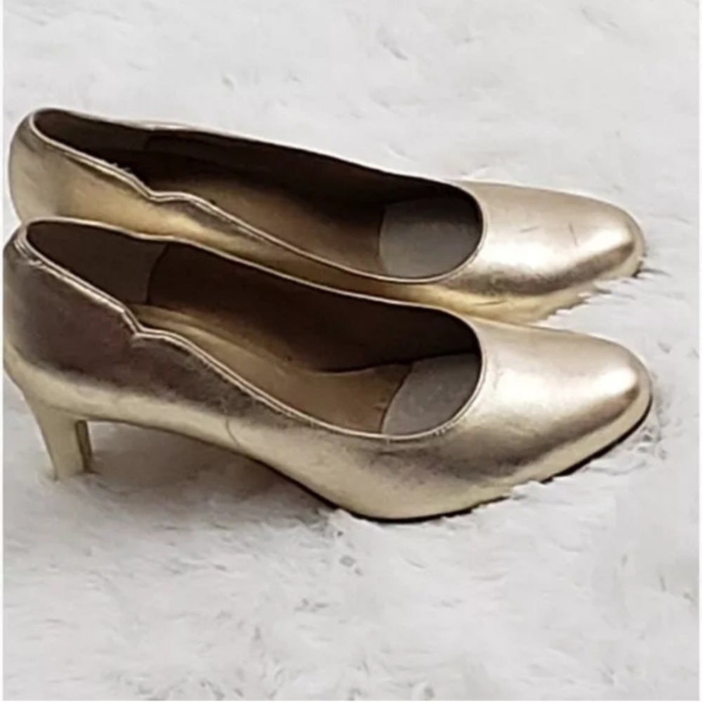 Vaneli Women's Pumps Gold Patent Heels Round Toe Shoes Size 6